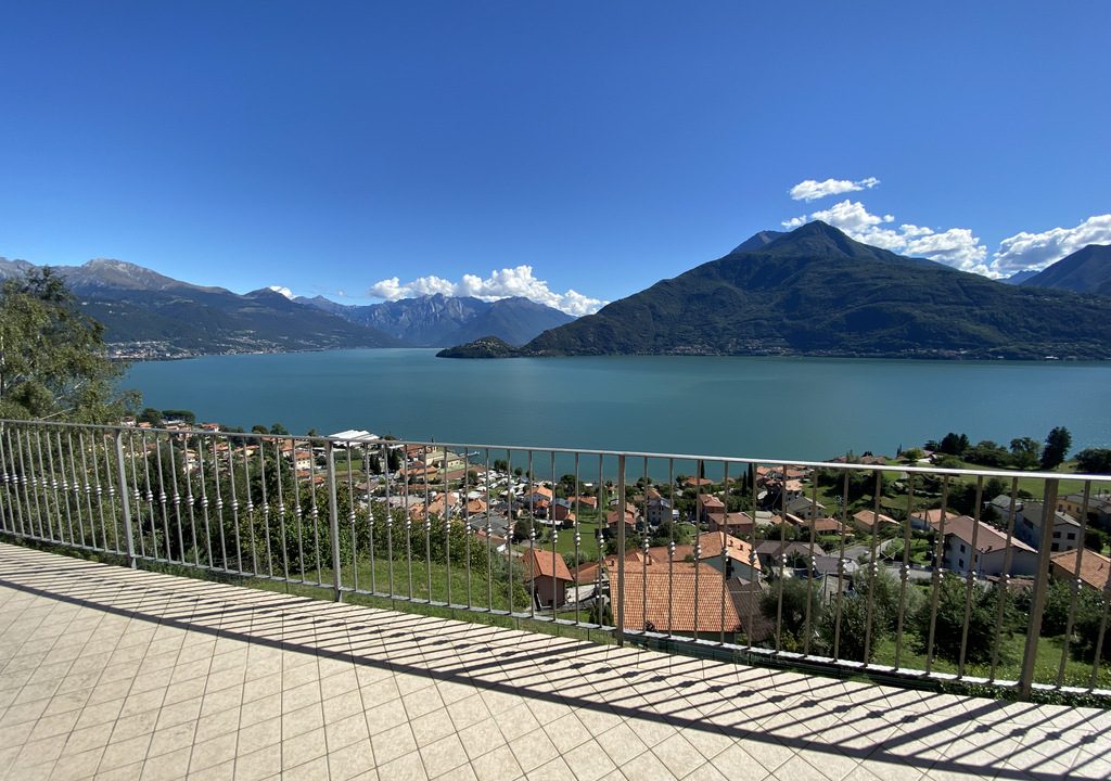 Pianello del Lario Villa with Land and Como Lake View